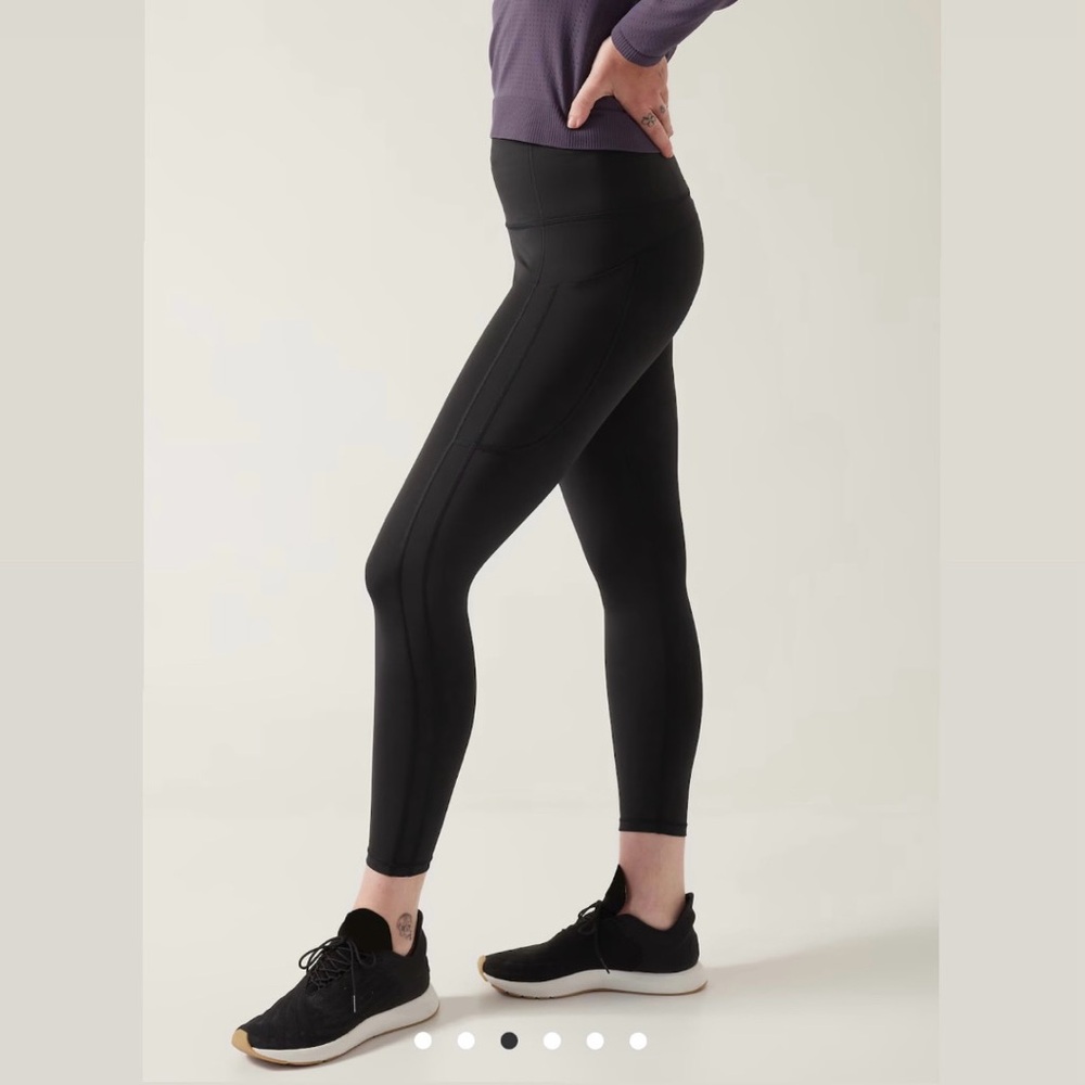 Athleta Ultimate Stash 7/8 Tight